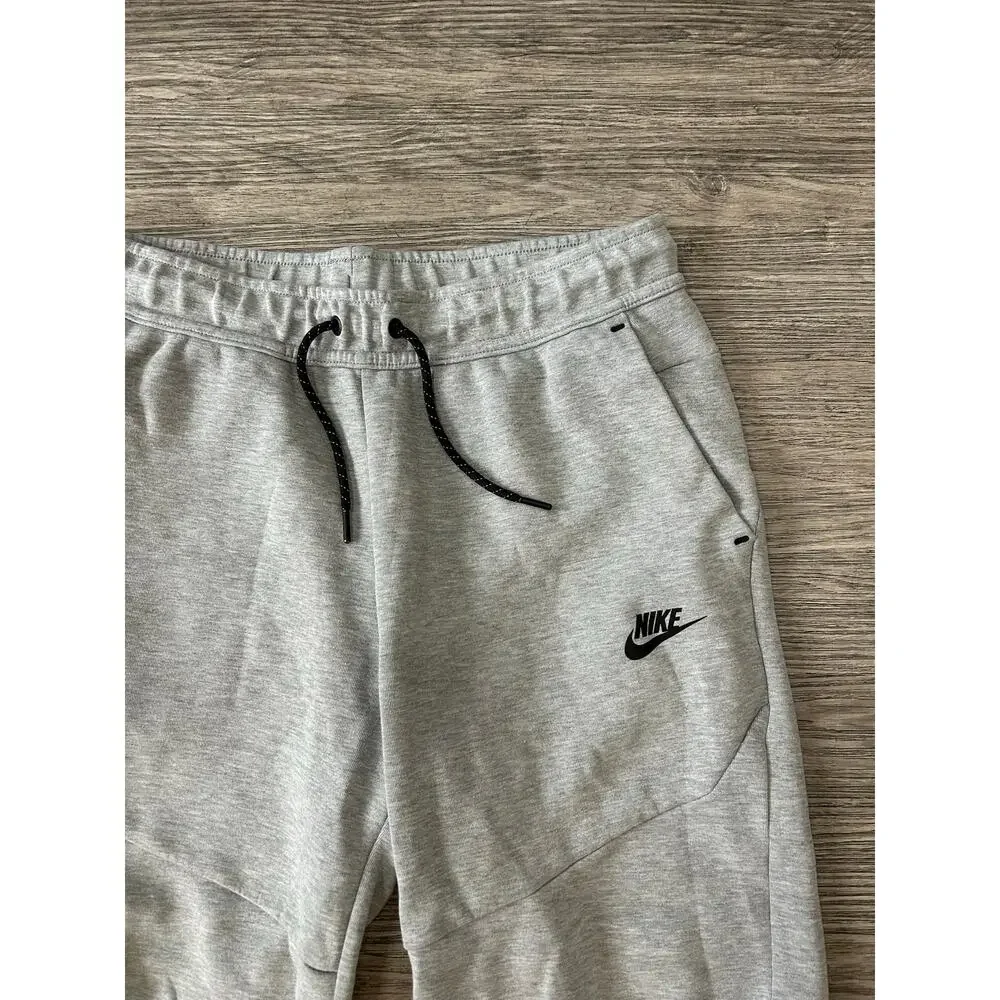 Nike Tech Fleece Joggers Men's Size M Gray Slim Fit Sweatpants Zipper Pocket